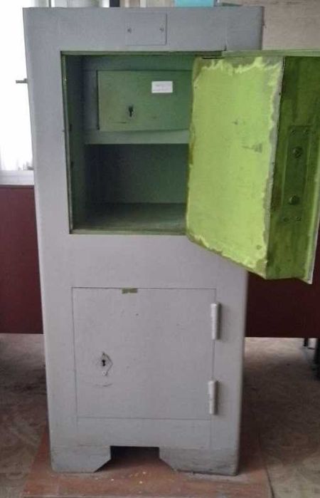 Сейф вогнестійкий 61х61х138 см