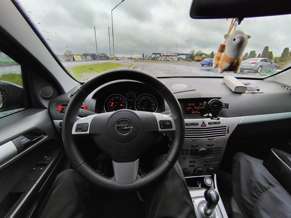 Opel Astra H/FL 3 2009 sedan 1.6 mpi