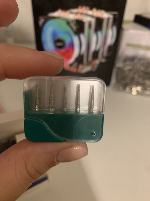 2 caixas se brocas dentarias