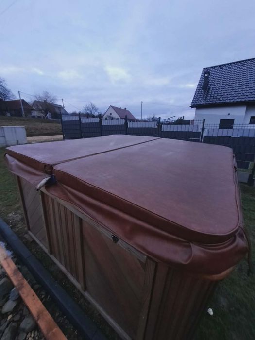 SPRZEDAM jacuzzi  pilnnie