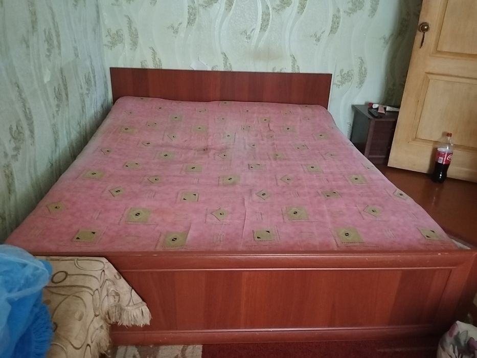 Двоспальне ліжко