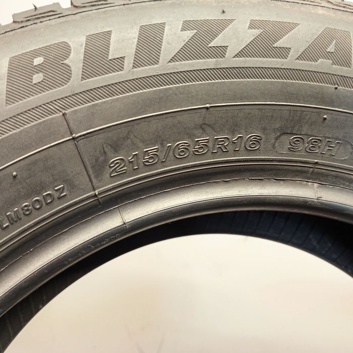 215/65R16 Bridgestone Blizak LM-80 Evo