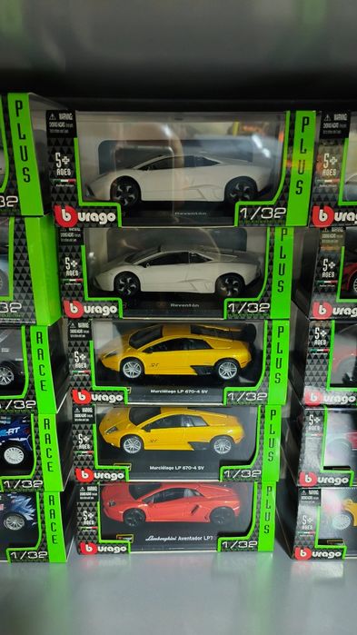 Vários Lamborghini