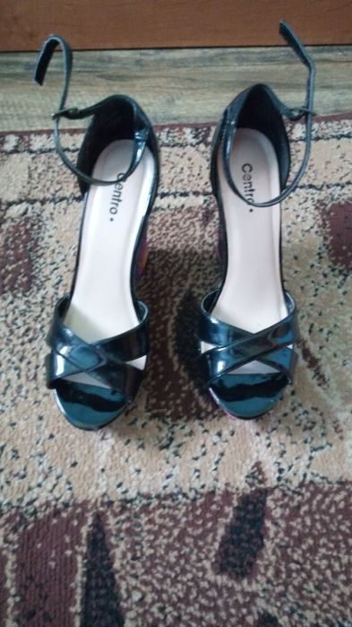 Красивые босоножки на платформе