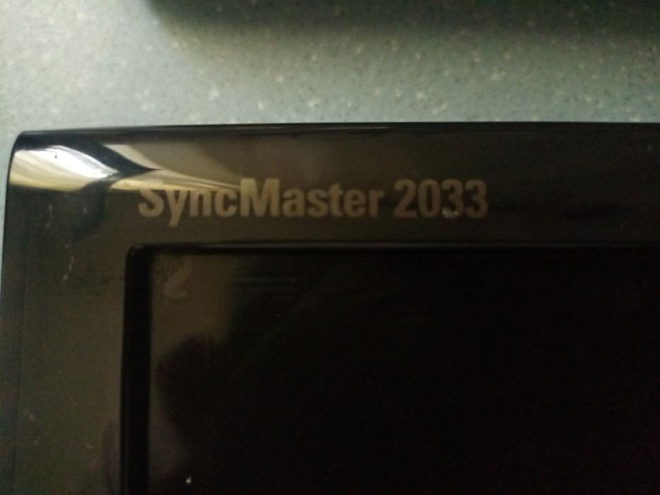 Комп'ютер та монітор для дому або офісу