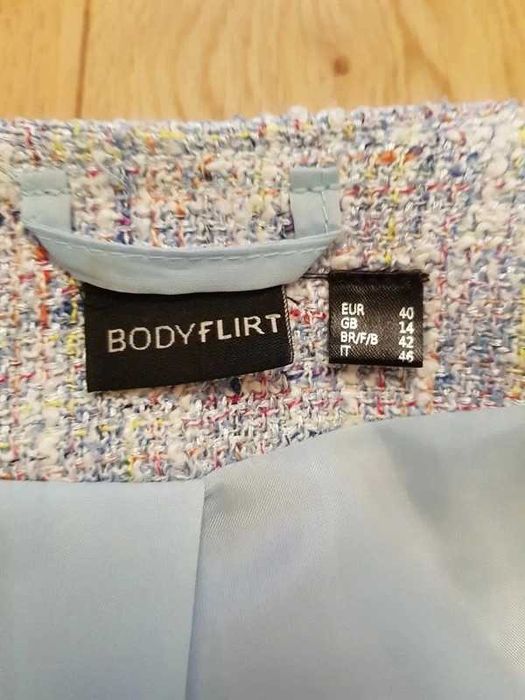Żakiet długi boucle, nowy bez metki, Bodyflirt, rozm.40