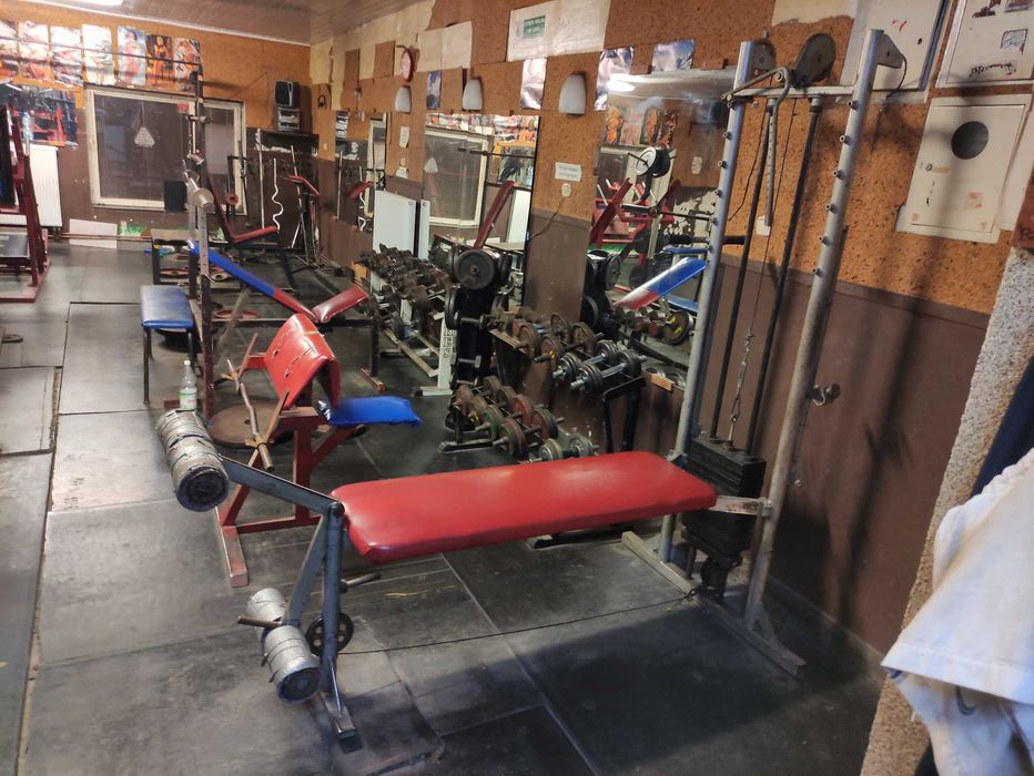 Atlas do ćwiczeń na nogi dwugłowy i czworogłowy 2w1 wyprosty stos 80kg