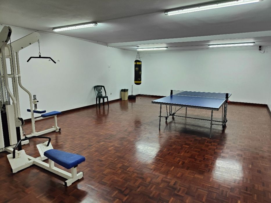 Apartamento T1 com garagem e piscinas