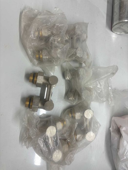 Komplet 6 sztuk nowych zaworów dolnych do grzejników