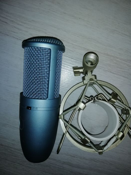 AKG Perception P120