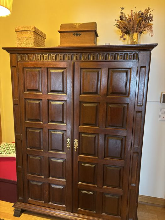 Armario roupeiro em mogno