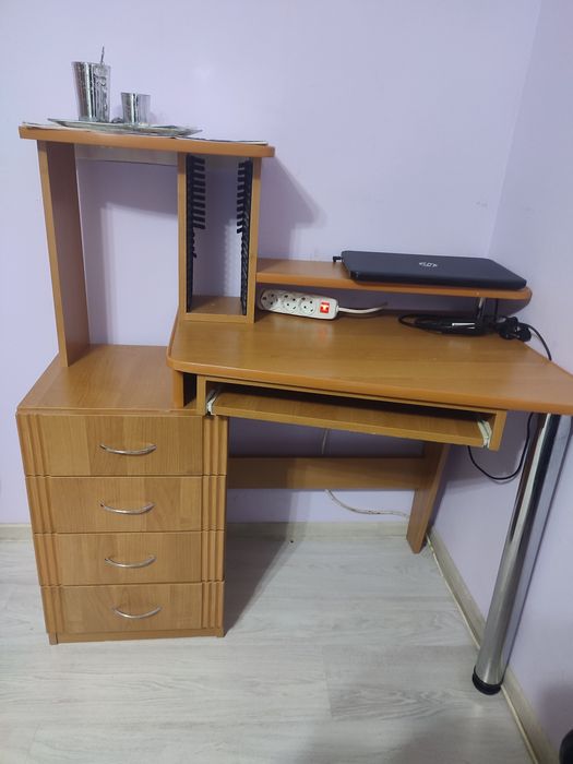Продам маленький комп'ютерний стіл