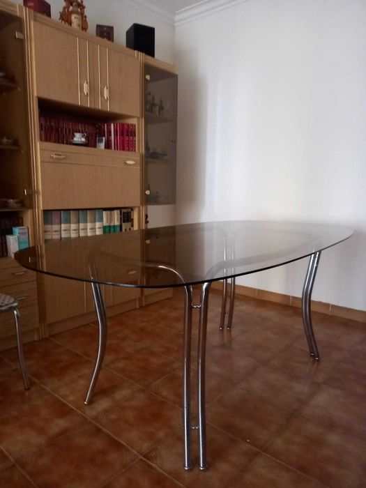 Mesa Vintage de vidro 2m×1m, mais 6 cadeiras.