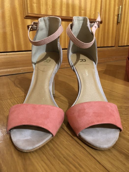 Sandálias cor pêssego