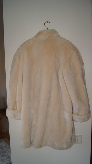 Casaco em pêlo sintético