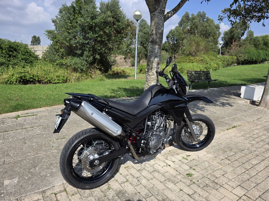 Yamaha XT660x preta