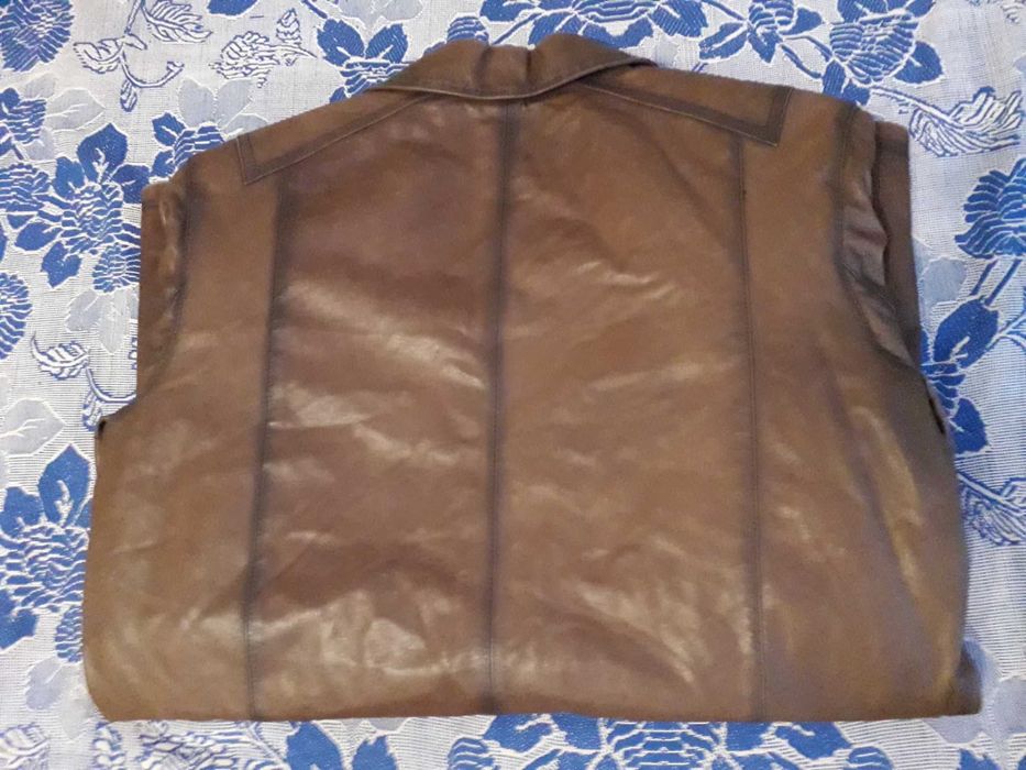 Шикарна шкіряна куртка.