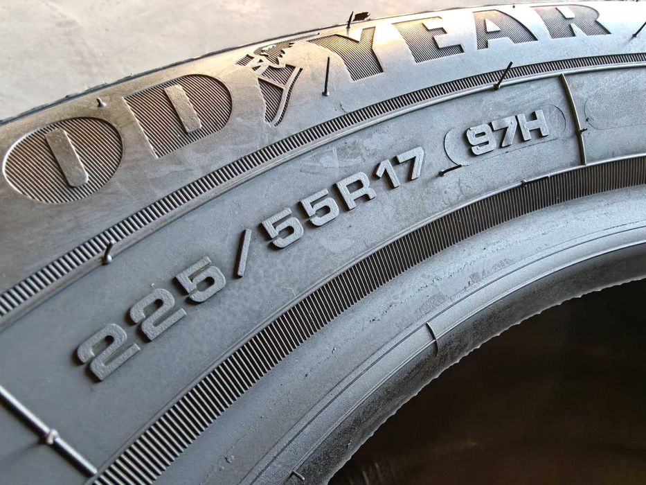 R17 225/55 шини зимові вживані імпортні GoodYear Ultraprip Performance рік25 виробництво Германія