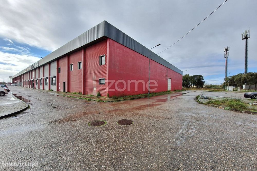 Armazém com 800m2 em Alhos Vedros, Moita