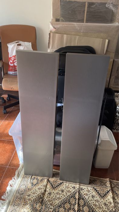 Prateleiras Cinzentas