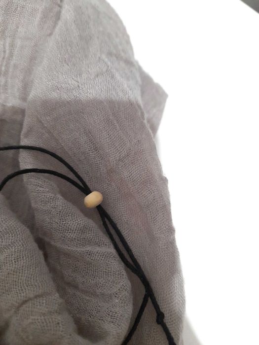 Pulseira bordada à mão, talismã floral com flor fúcsia e azul-petróleo