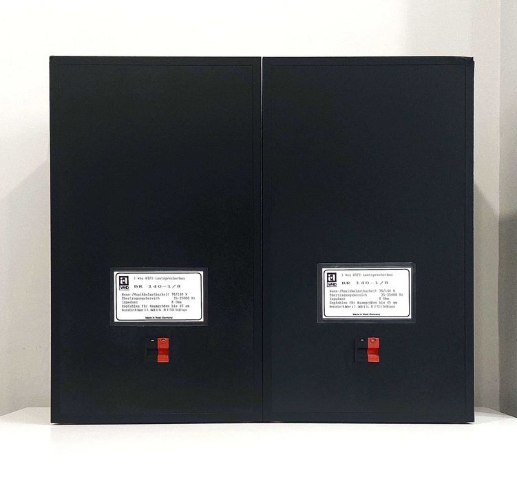 Colunas de 3 vias "Bass Reflex" do fabricante germânico WHD (140w)