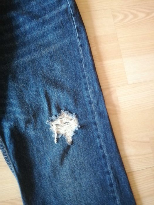 Spodnie jeans z rozdarciami
