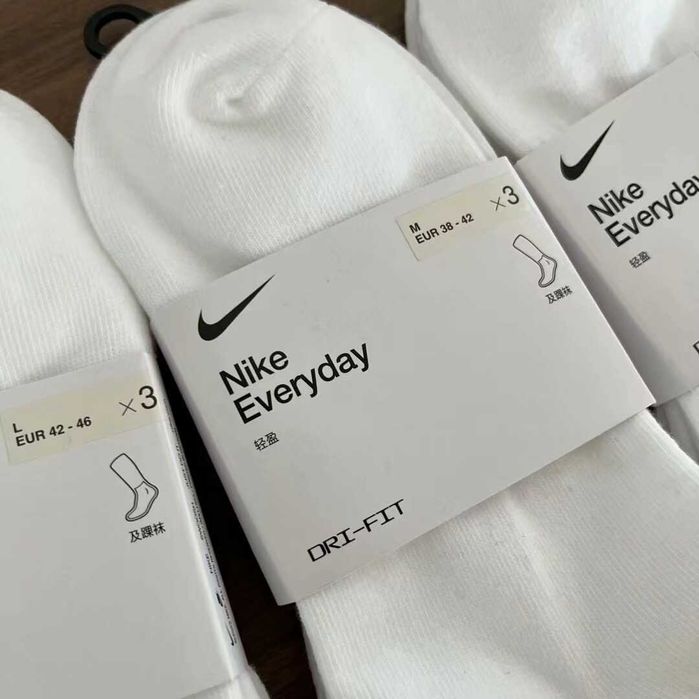 Skarpetki bawełniane Nike 6 par – czysta biel, unisex, średni stan