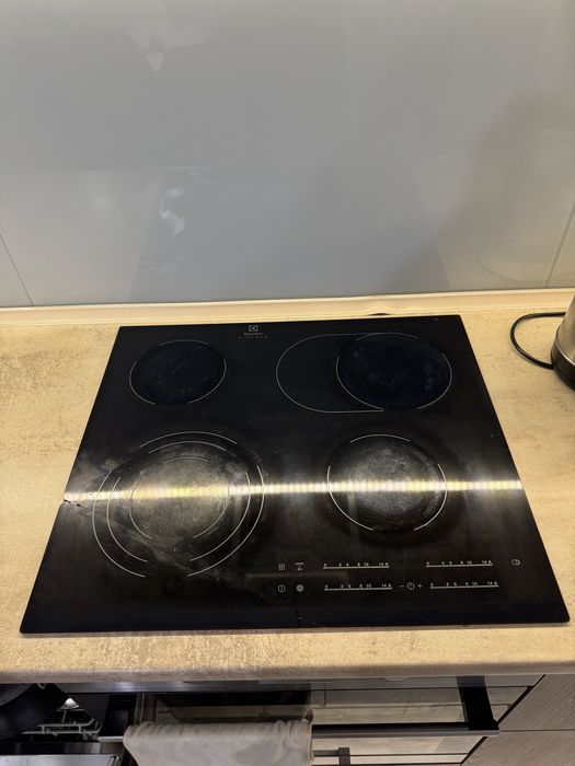Варочна поверхня electrolux