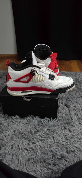 Nike air jordan 4's red cement