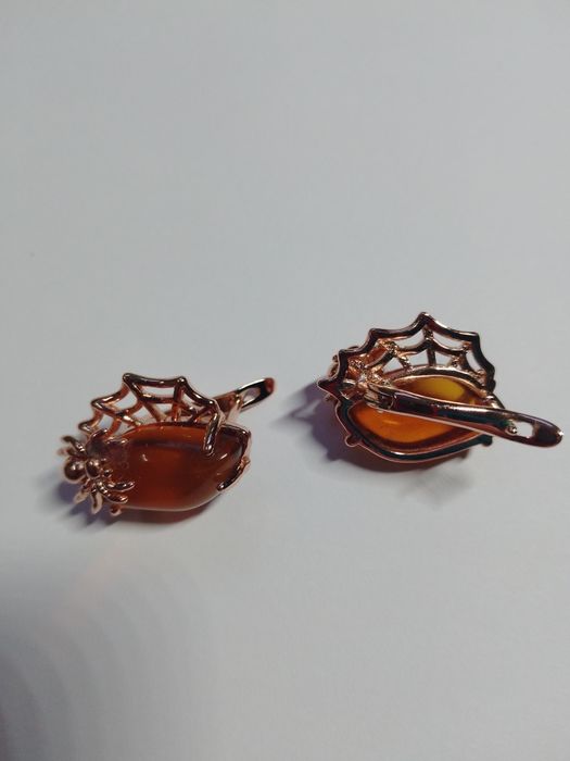 Продам сережки з бурштином