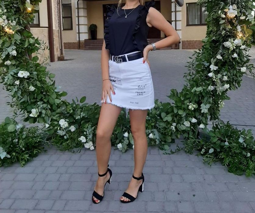 Юбка - джинсова.