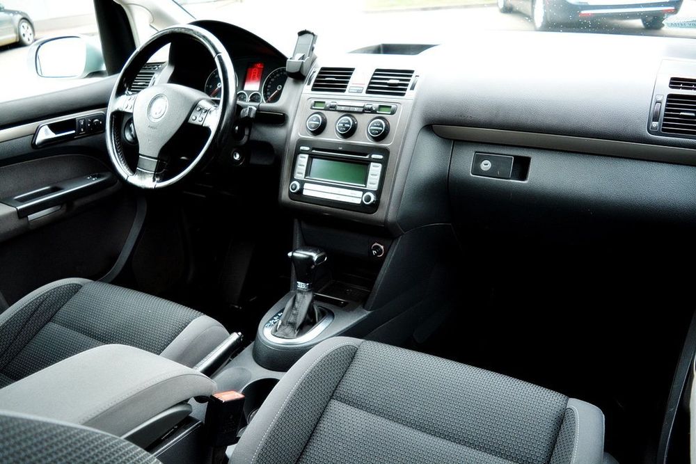 Volkswagen Touran Automat, Klimatyzacja, Czujniki parkowania, Podgrzewane fotele