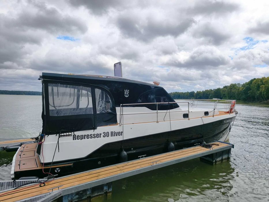 Houseboat Represser river 30/2020r