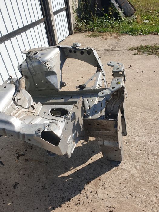 Передня четверть ліва та права  Renault megane 2010 2016 Рік