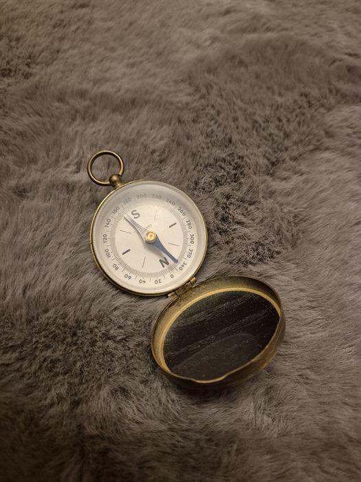 Kompas kieszonkowy retro – metalowy, zamykany