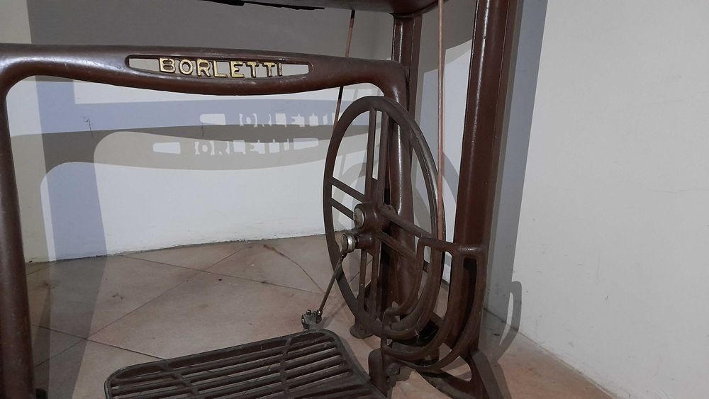 Máquina de costura a pedal Borletti