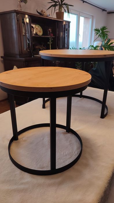 Zestaw dwóch okrągłych stolików w stylu LOFT.