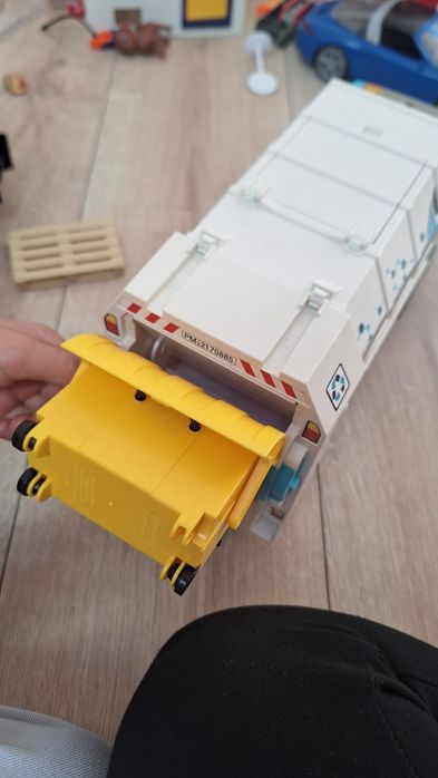 Śmieciarka playmobile