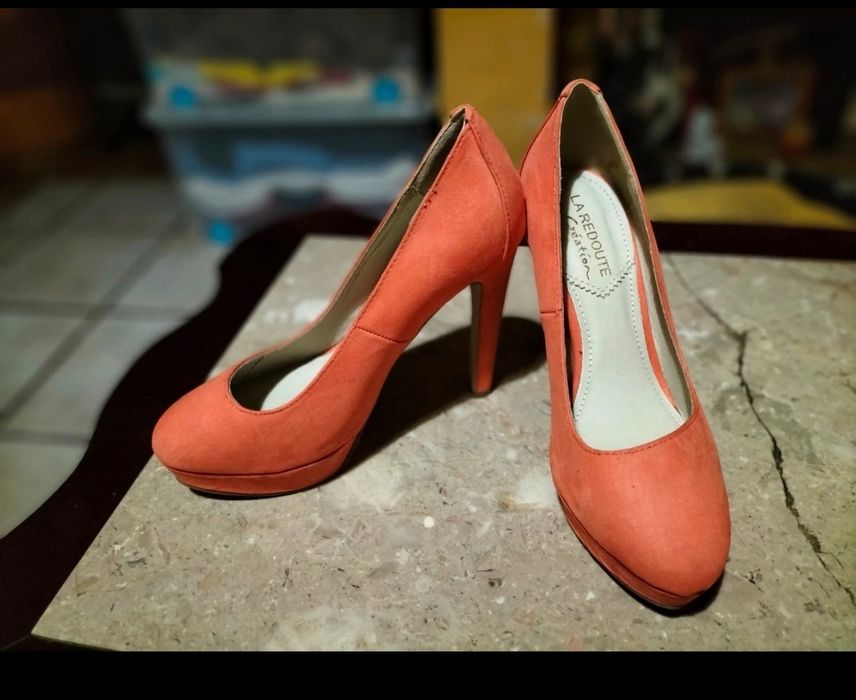 Sapatos com salto alto