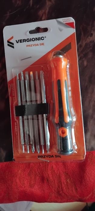 Śrubokręt   z wymienimy  konciekami