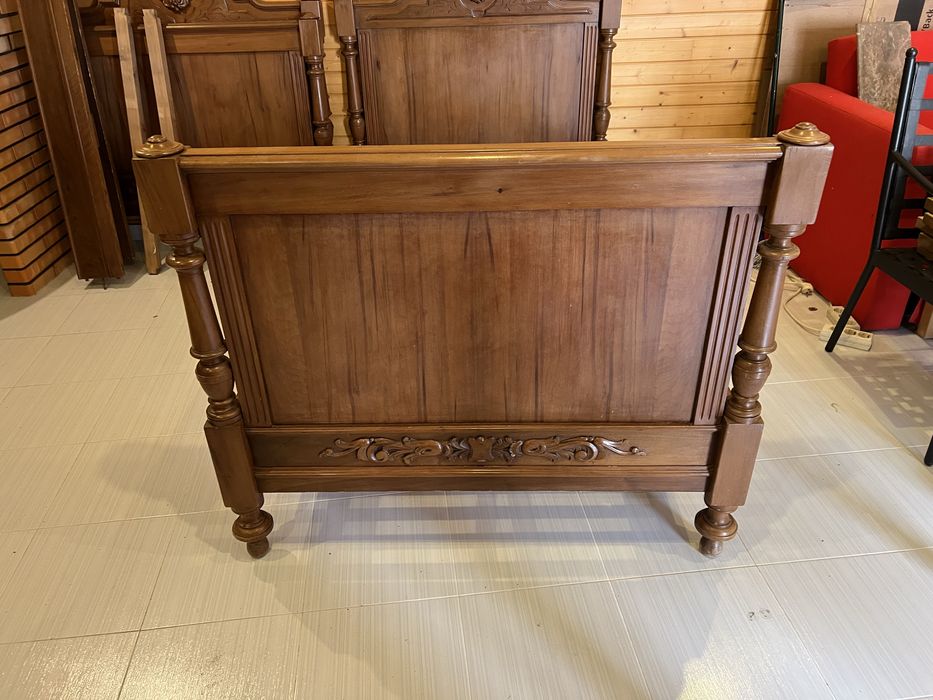 Duas camas antigas (solteiro)