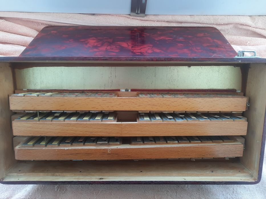 Коллекционный Акардеон Weltmester очень старый