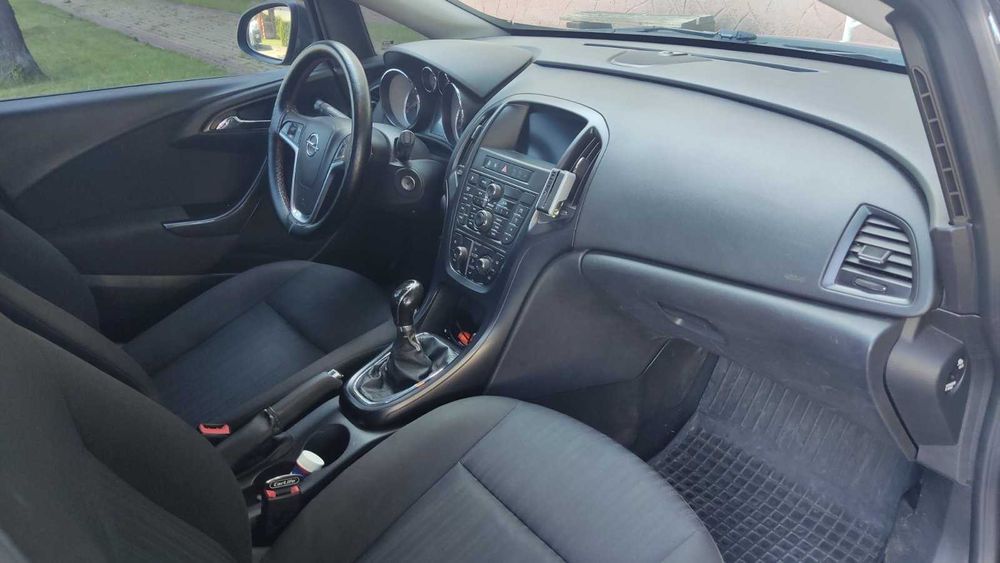 Opel Astra J 2012 року