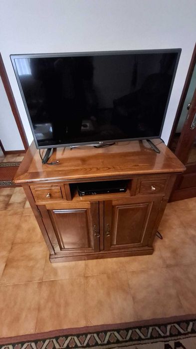 Movel TV em madeira maciça
