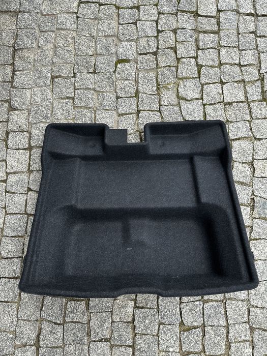 Volvo XC40 podłoga wykładzina bagażnika