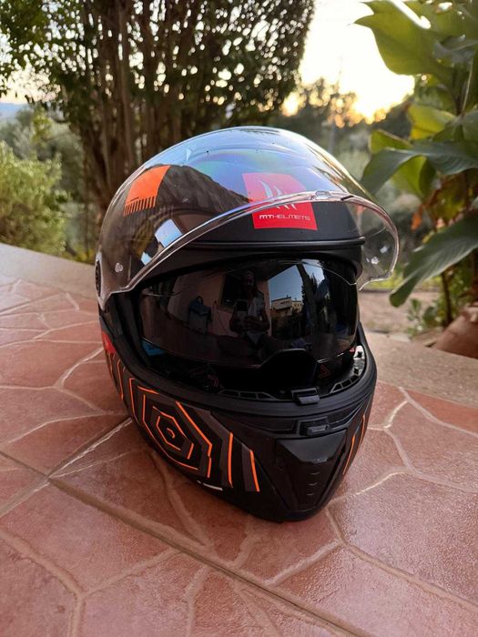Capacete MT HELMENTS Atom 2