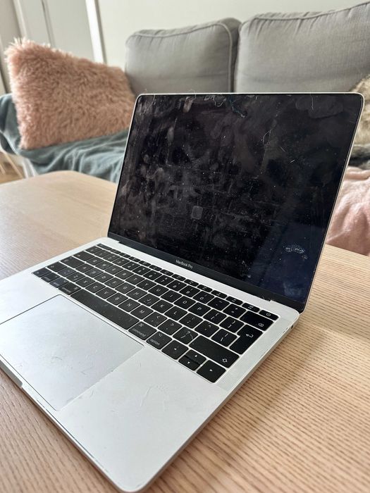 macbook pro A1708 i5 8gb 256gb