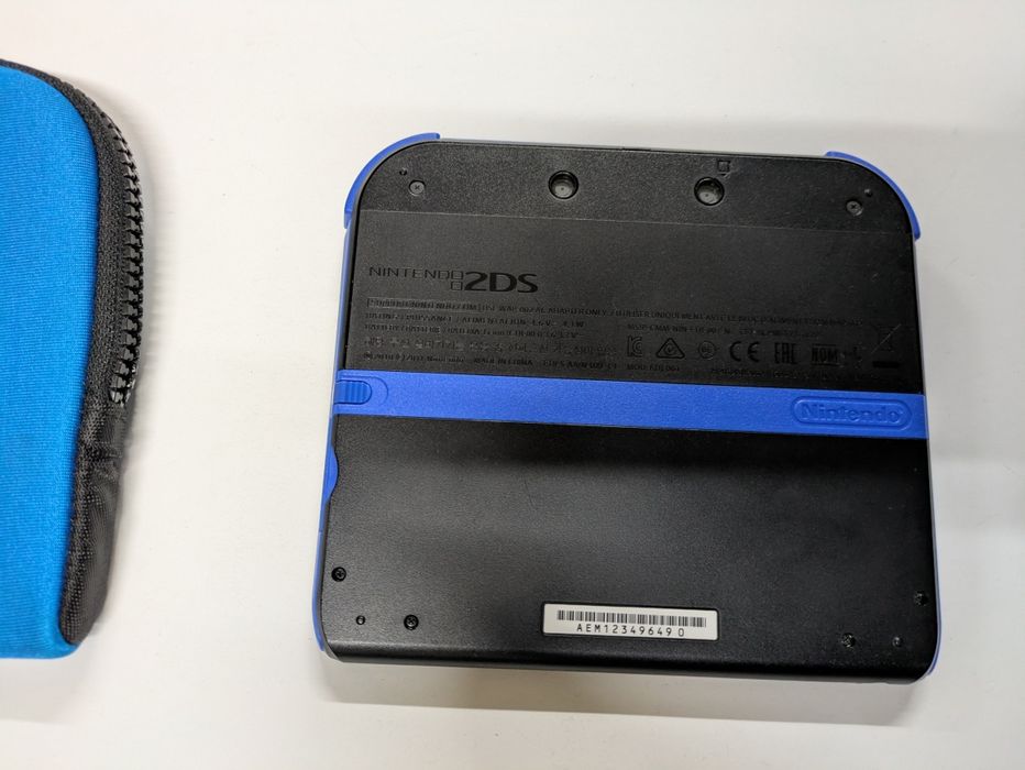 Nintendo 2DS (Super Mario Bros.2)
Super Mario Bros.2) pré instalado
Ca