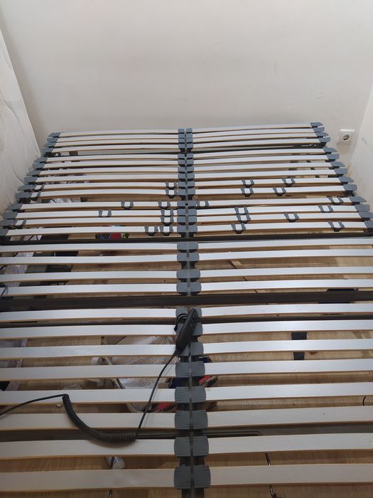 Estrado como novo  super confortável e cama corpo e meio